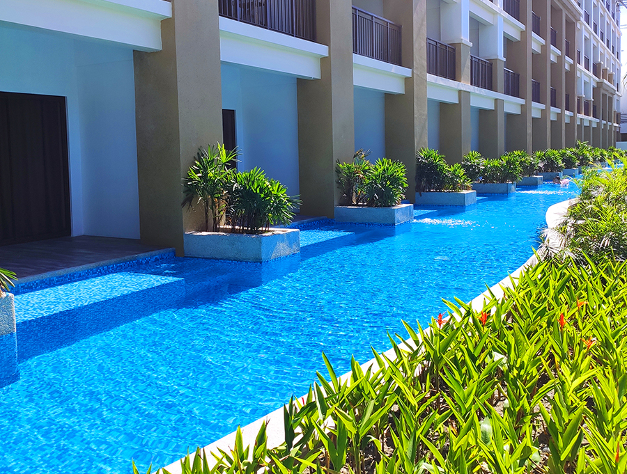 Deluxe Room Swim Up